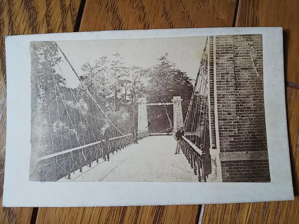 東京・山里の吊り橋鶏卵紙古写真台紙