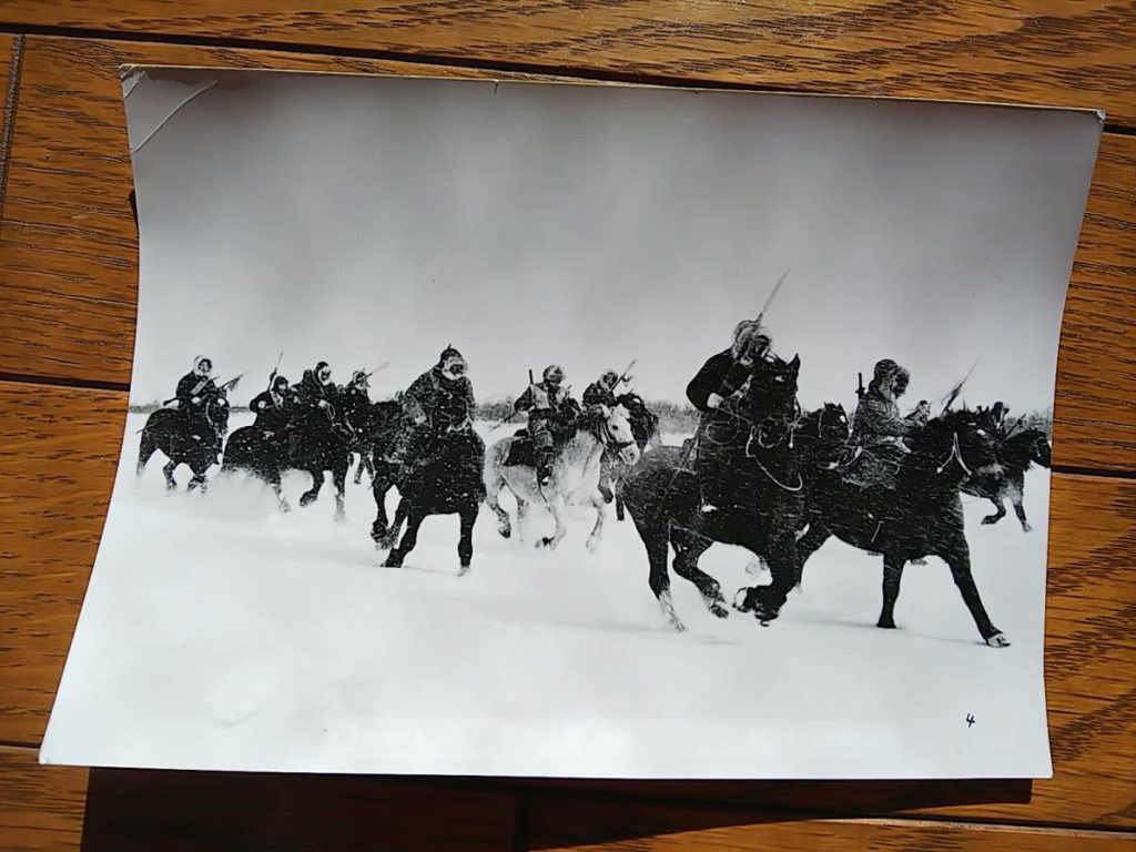 雪上の騎馬戦古写真