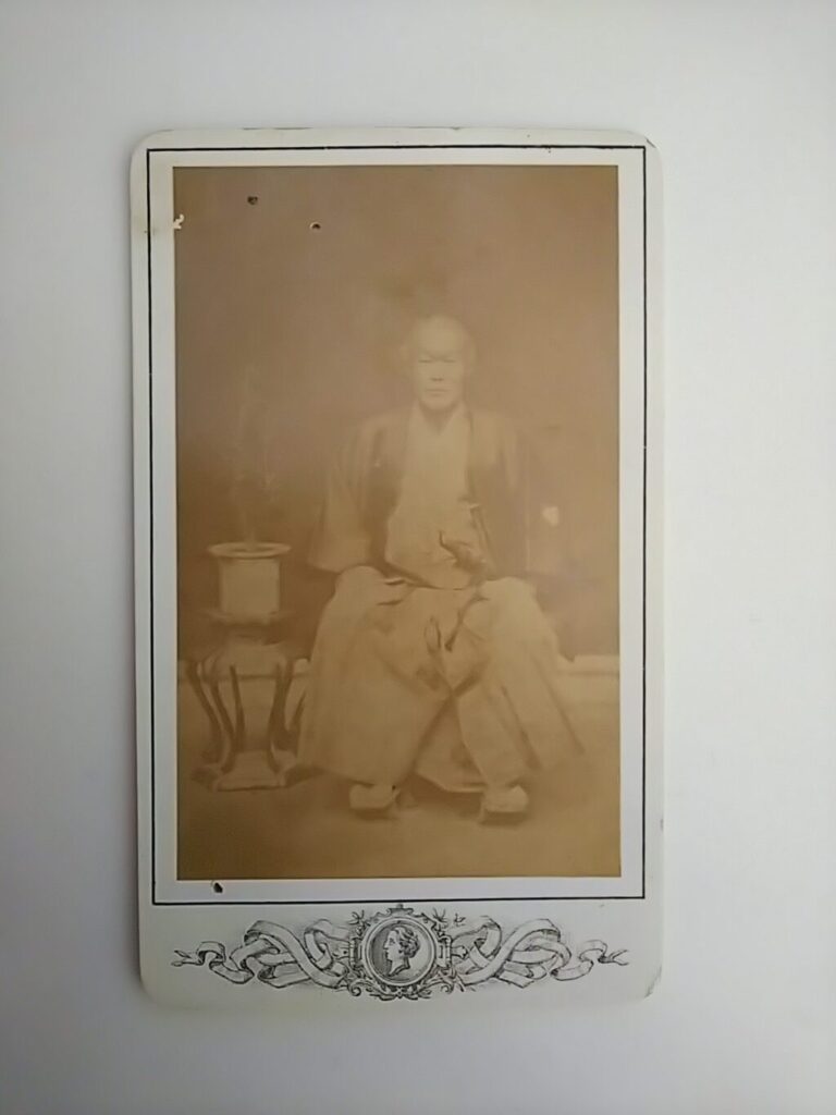 伝説の剣客、刀を腰に　没後140年、紀州藩・橘内蔵介の写真発見