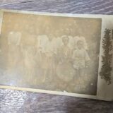 【古写真の調査後売却】台湾原住民の集合写真（鶏卵紙、台紙貼り付け）