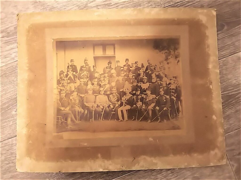 1887年（明治20年）フランス第9軍団大演習後に20か国の派遣将校と記念撮影