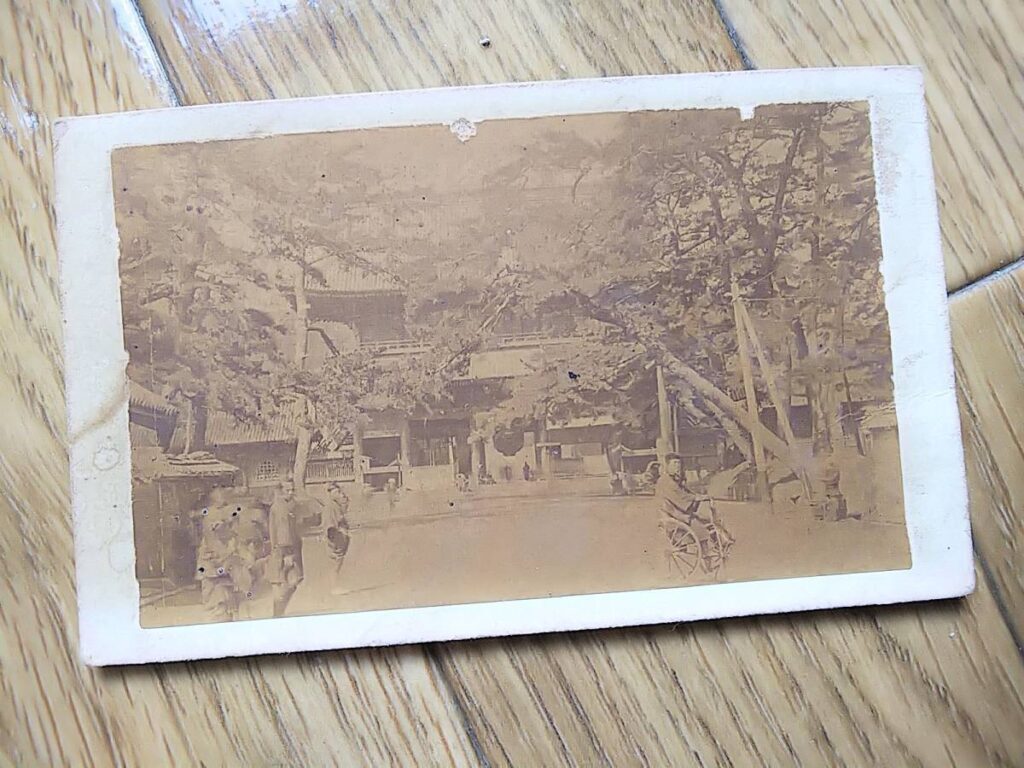 【古写真の調査後売却】東京・増上寺の風景（鶏卵紙、台紙貼付）