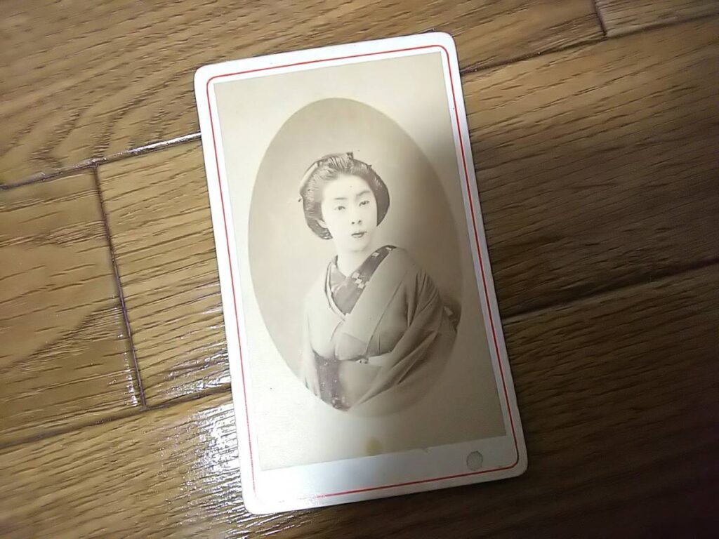 古写真の調査後売却】陸軍少将種田政明の妻、芸妓小勝の肖像写真（鶏卵