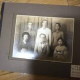 【古写真の調査後売却】陸軍中将・山内静の家族写真（台紙貼付）