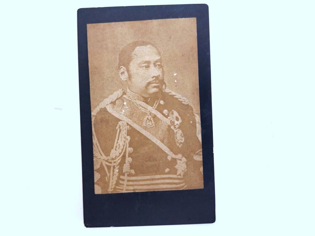 【古写真の調査後売却】有栖川宮熾仁親王の肖像写真（鶏卵紙、台紙貼り付け）