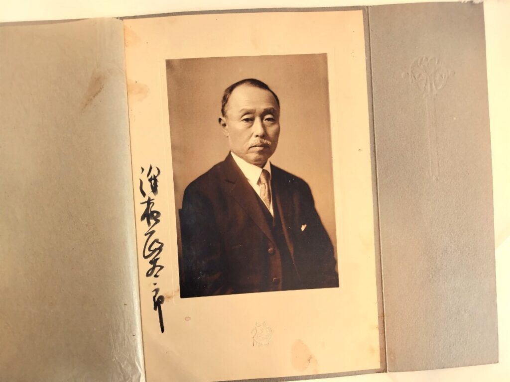 【古写真の調査後売却】 文部次官・澤柳政太郎の直筆サイン入り肖像写真(鶏卵紙、台紙貼付)