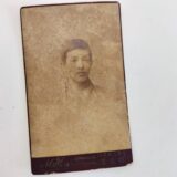 【古写真の調査後売却】法務大臣 郡祐一の父・郡淳の明治期肖像写真 （鶏卵紙、写真師・堀真澄）写真師台紙鶏卵紙