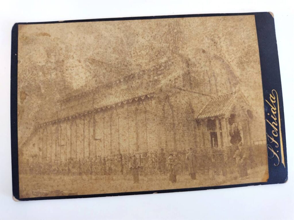 【古写真の調査後売却】1888年に建てられた日本キリスト教団神戸教会・新会堂 （鶏卵紙、写真師・市田左右太）