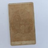 【古写真の調査後売却】丁髷の3人が写る明治期肖像写真 （鶏卵紙、人物不明）