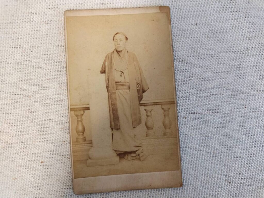 古写真の調査後売却】写真師・上野彦馬撮影の明治期肖像写真 （鶏卵紙