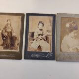 【古写真の調査後売却】写真師・朝倉金作などが撮影した、越後新潟の古町芸妓（鶏卵紙、台紙貼り付け）