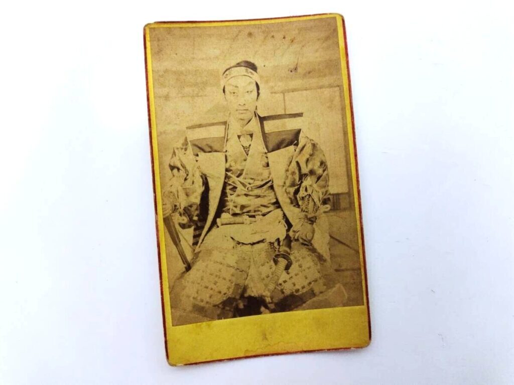 【古写真の調査後売却】写真師・塙芳埜の台紙に貼られた歌舞伎役者の肖像（鶏卵紙、手札サイズ）