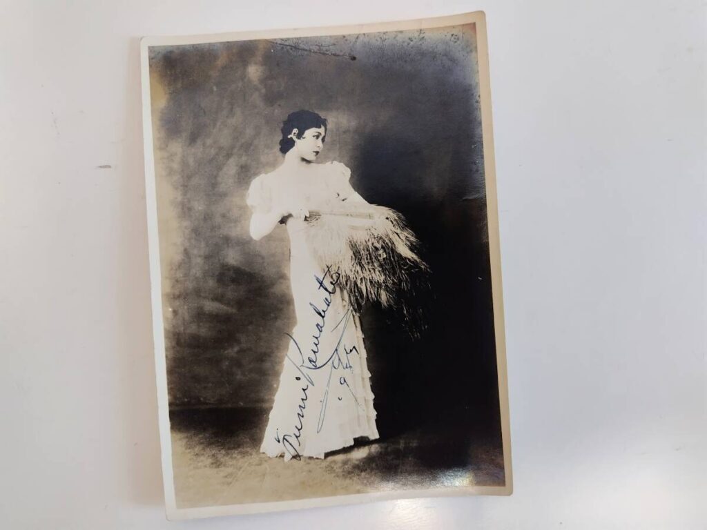 【古写真の調査後売却】1933年、天才ダンサー川畑文子の直筆サイン古写真