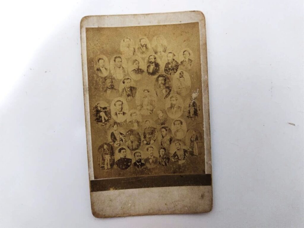 【古写真の調査後売却】勝海舟など、幕末明治の偉人たち32人のコラージュ（鶏卵紙、手札名刺サイズ）