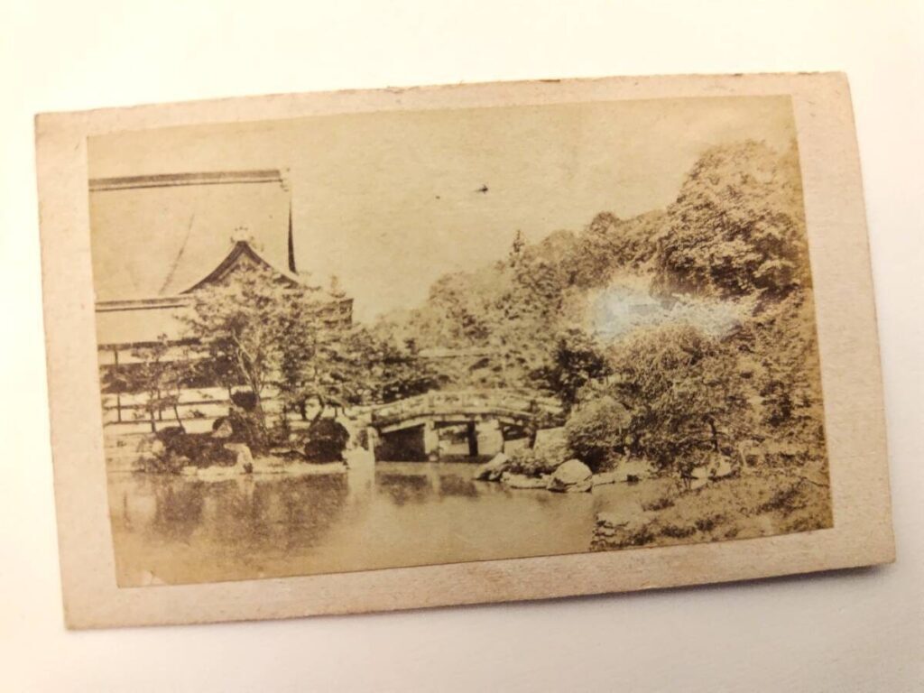 【古写真の調査後売却】京都御所の明治期風景。(鶏卵紙、手札名刺サイズ)